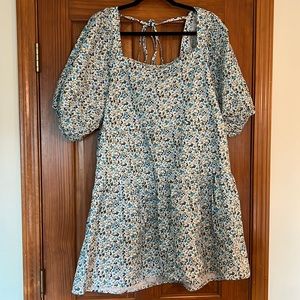 NWT US 14 blue floral smock dress. Smoke free home.